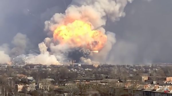 Vídeo de la explosión en el almacén de armas más grande de Ucrania